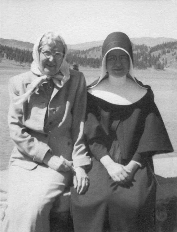 Anna (1878-1964) & Theresa (1914-1991) Bunline