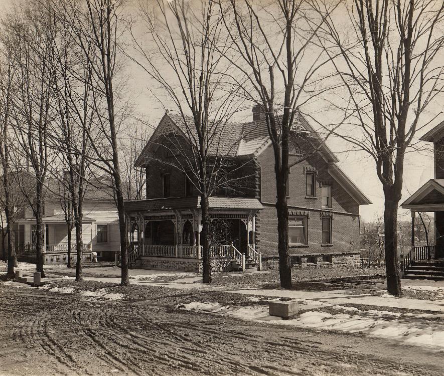 Bunline House - Main Street Lansing 1